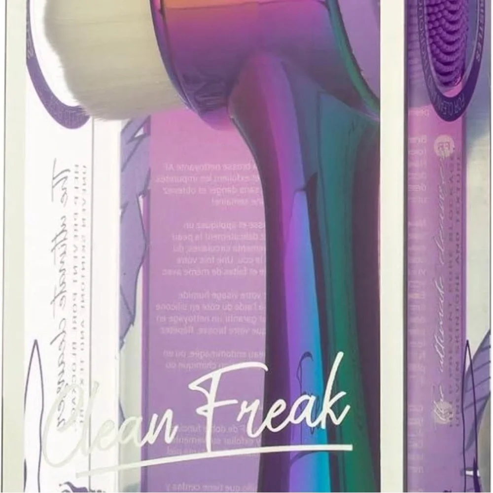 Almost Famous - Clean Freak 2-in-1 Exfoliator Brush in Purple Chromatic - NIB